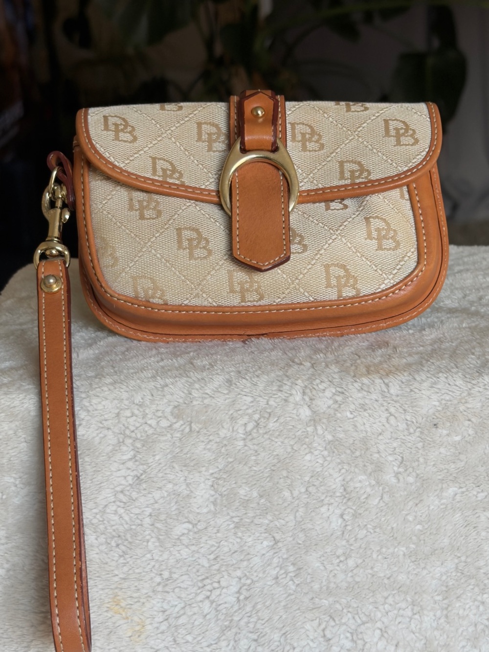 Vintage Dooney & Bourke quilted DB signature monogram wristlet tan